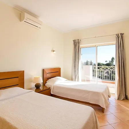 Sleeps 8 With Pool And Parking וילה אלבופיירה