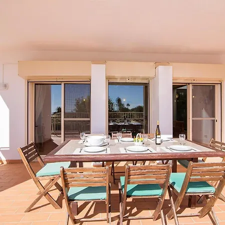 וילה Sleeps 8 With Pool And Parking אלבופיירה